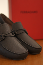 Load image into Gallery viewer, Black Ferragamo Drivers