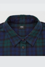 Load image into Gallery viewer, Uniqlo Oxford Shirt Button Down
